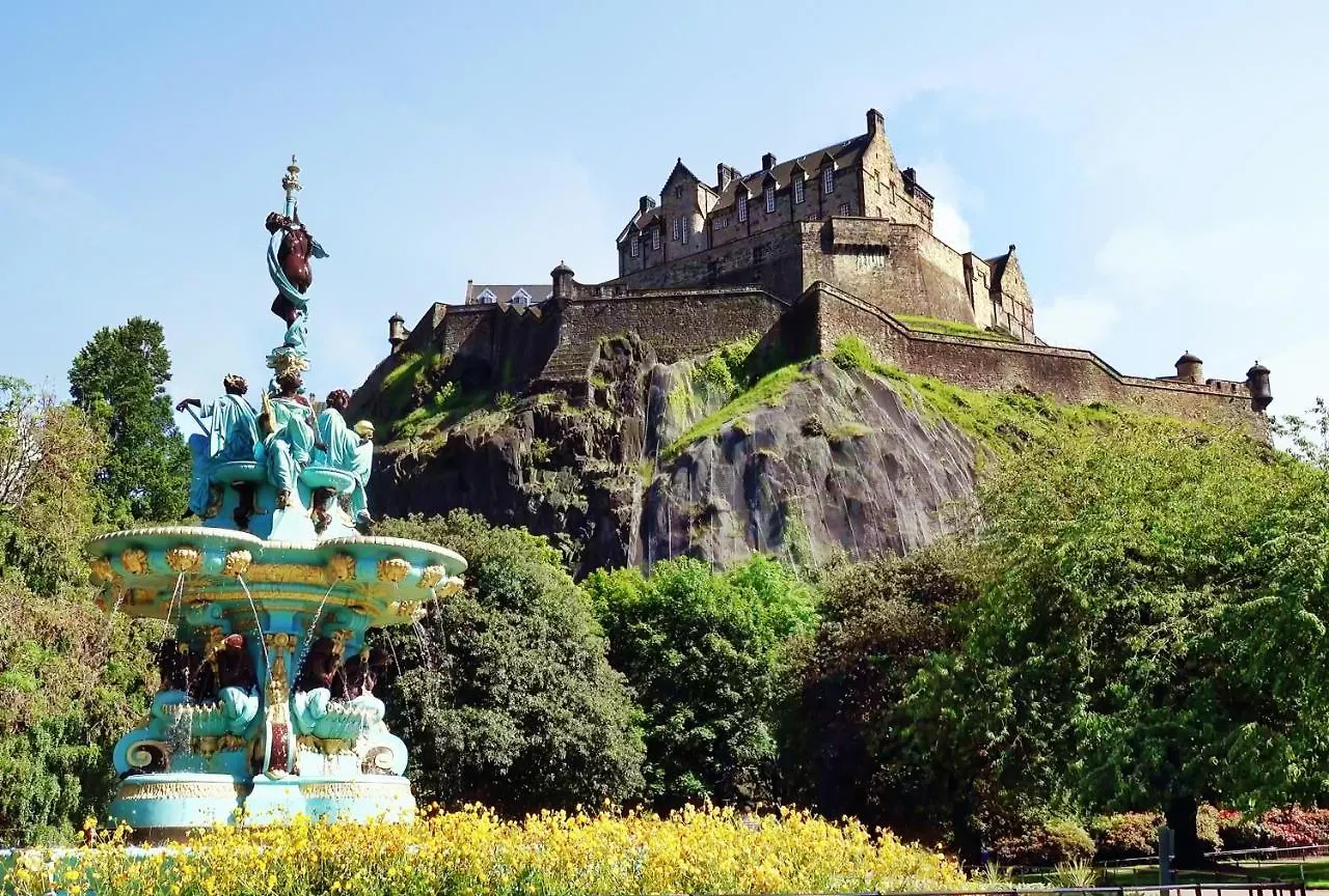 Appartamento Historic Dean Village Treasure, Sleeps 4 Edimburgo
