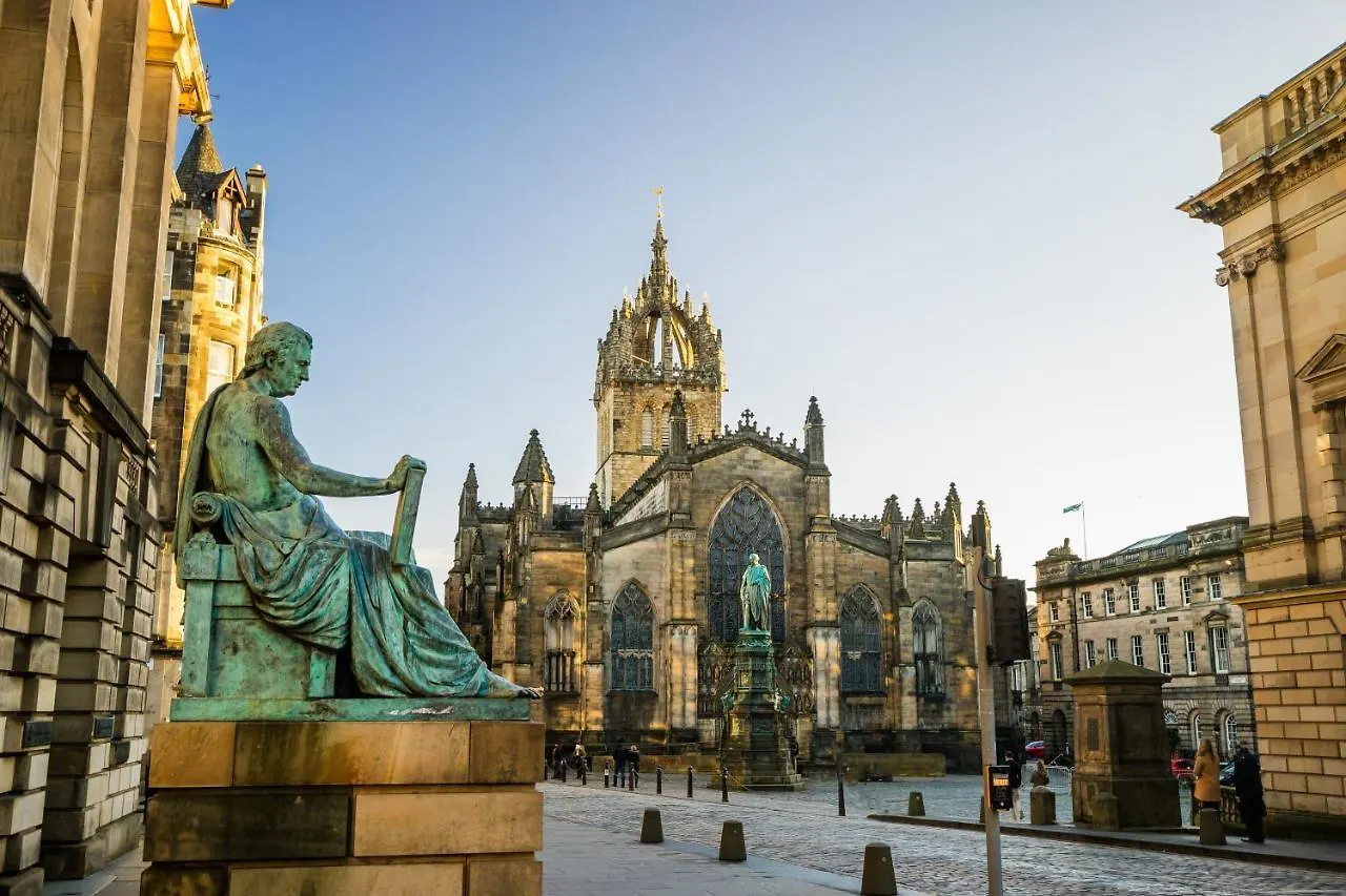 Historic Dean Village Treasure, Sleeps 4 Edimburgo 0*,  Regno Unito