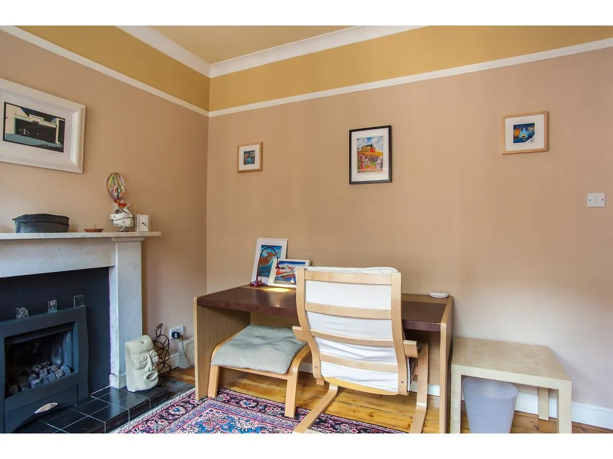 Historic Dean Village Treasure, Sleeps 4 Edimburgo 0*,  Regno Unito