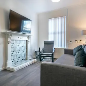 https://pass-the-keys-mccrackens-townhouse-10-min-walk-to-city-centre.belfasthotelsireland.com