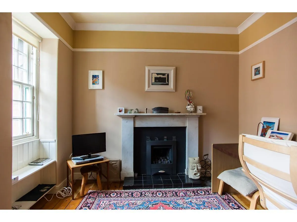 Historic Dean Village Treasure, Sleeps 4 Edinburgh 0*,