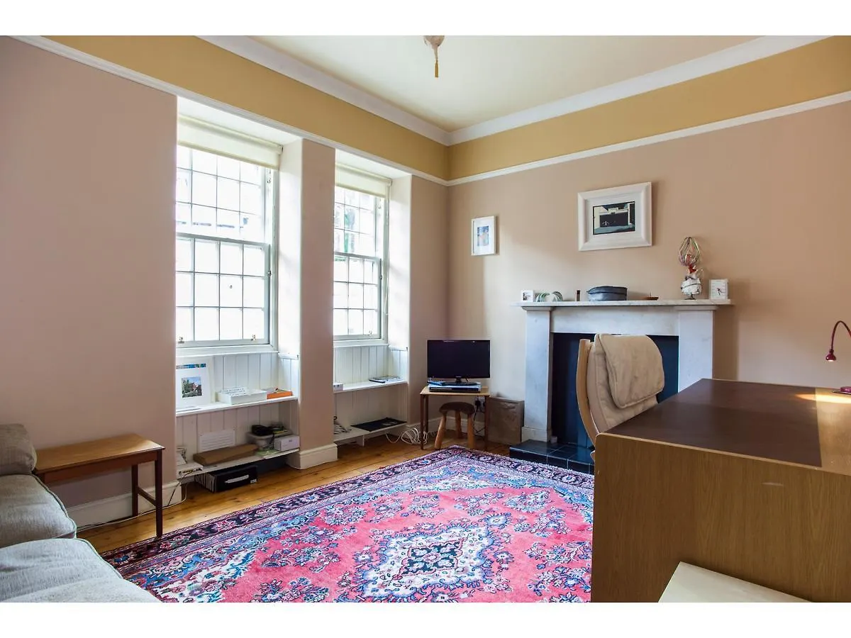 Historic Dean Village Treasure, Sleeps 4 Edinburgh Apartment