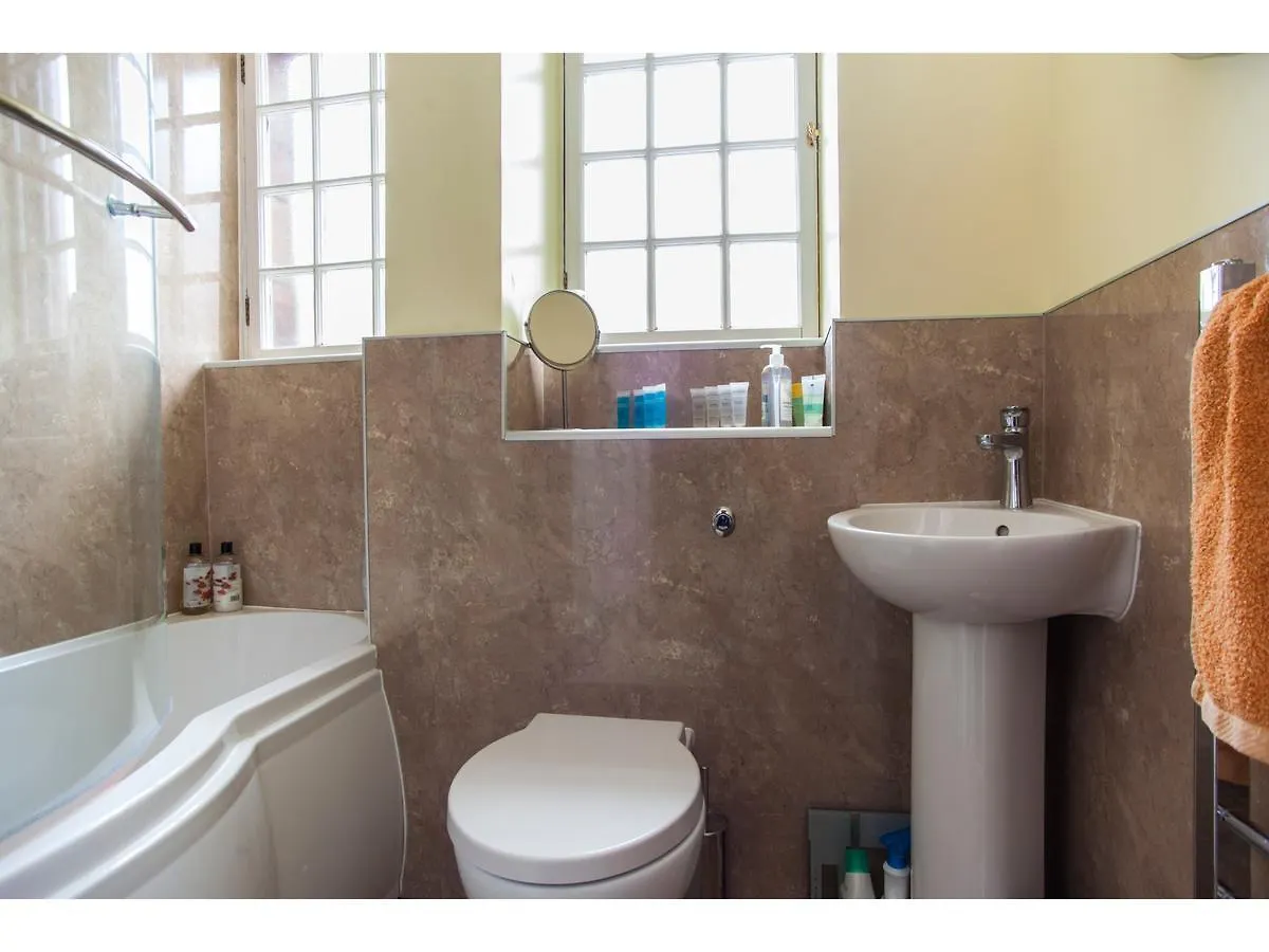Historic Dean Village Treasure, Sleeps 4 Edinburgh United Kingdom